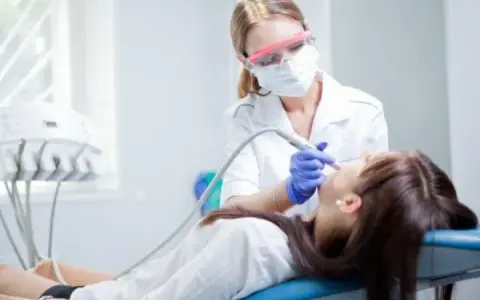 Czy można iść chorym do dentysty? Ważne informacje o ryzyku