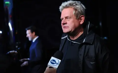 Kazik Staszewski, znany z walki z chorobą, udziela wywiadu dla TVN24.