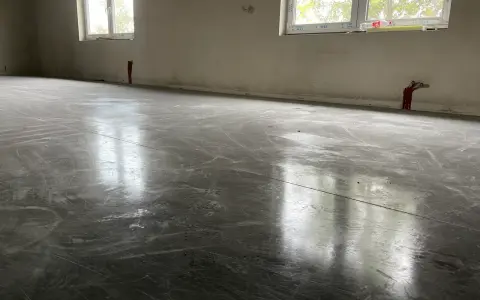 Posadzka przemysłowa: Ile kosztuje m²? Uniknij ukrytych kosztów!
