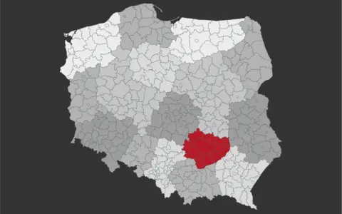 Mapa Polski z zaznaczonym na czerwono obszarem. Tu właśnie znajdują się Góry Świętokrzyskie.