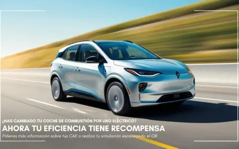 Un elegante automóvil eléctrico plateado se desplaza por una carretera escénica.