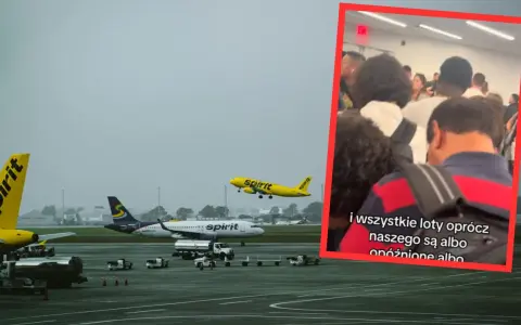 Spirit Airlines, znane jako najgorsze linie lotnicze, na lotnisku. Samoloty na płycie i w powietrzu. W tle tłum pasażerów.