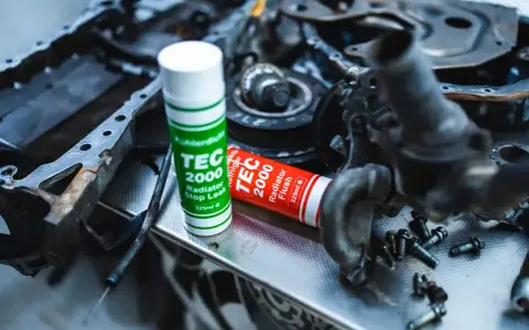 Części silnika i preparaty TEC 2000. Mogą pomóc rozwiązać problem, gdy silnik pracuje na 3 cylindrach.