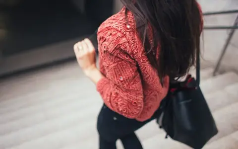 Jaka torebka do bluzy? Odkryj idealne połączenia stylowe