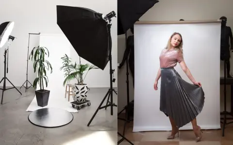 Przygotowania do sesji w domowym studio: oświetlenie, rośliny i modelka w srebrnej spódnicy.