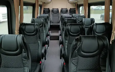 Bus ile miejsc? Prawo jazdy, przepisy i granica 9 osób