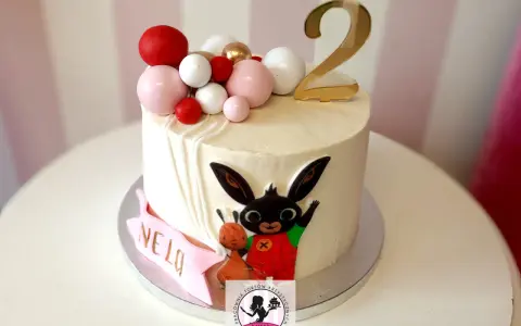 Bajkowy tort: Inspiracje, porady, DIY spełnij marzenia dziecka!