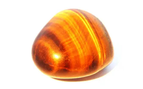 Piedra ojo de tigre pulida, con bandas doradas y marrones. Ideal para aprender como limpiar ojo de tigre y mantener su brillo.