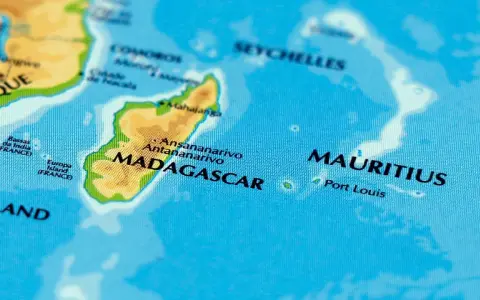 Mapa pokazuje, gdzie leży Mauritius, na wschód od Madagaskaru.