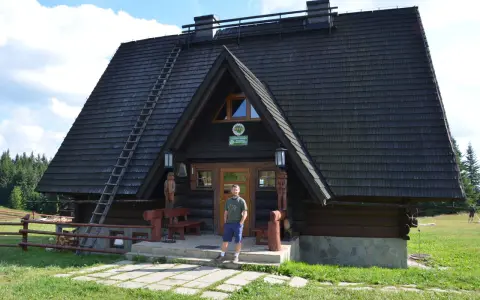 Bacówka PTTK Krawców Wierch: Twój przewodnik po Beskidzie Żywieckim