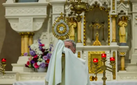 Suma w Kościele: Co to jest i dlaczego jest ważna?
