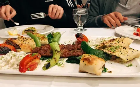 Prawdziwy turecki kebab: Czy wiesz, czym różni się od polskiego?