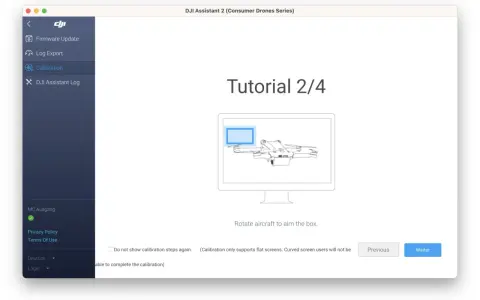 DJI Assistant 2 zeigt Tutorial 2/4 zur Kalibrierung eines Fluggeräts. Drehen Sie das Fluggerät, um die Box anzuvisieren.