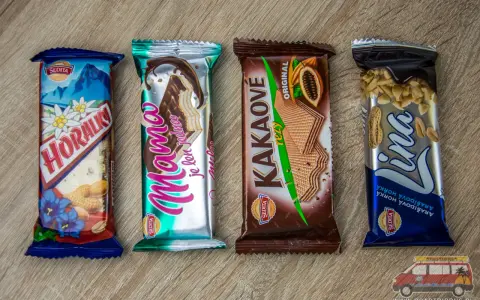 Słowackie słodycze: Horaliky, Mama, Kakaové rezy i Lina. Idealne, co warto kupić na Słowacji na słodką przekąskę.