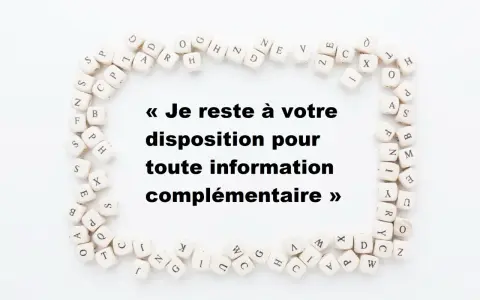 Petits dés formant un cadre autour du texte "Je reste à votre disposition pour toute information complémentaire", a toute fin utile.