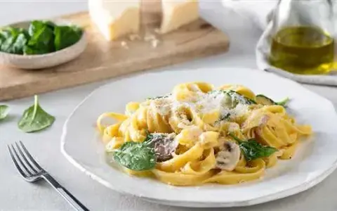 Tagliatelle: Z czym podawać? 20+ inspiracji na pyszne dania!