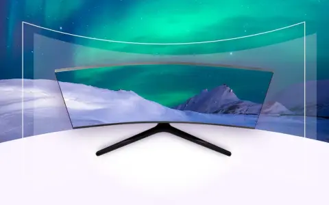 Zakrzywiony ekran Samsunga wyświetla zorzę polarną nad ośnieżonymi górami, tworząc wciągające wrażenia wizualne.