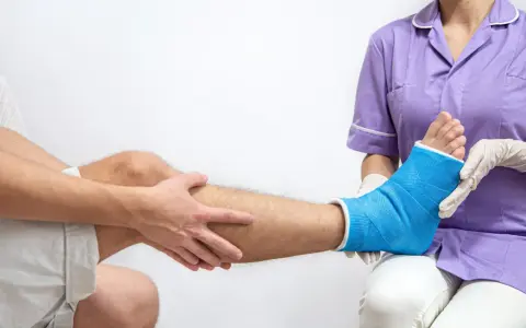Złamanie kostki bocznej: Skuteczna rehabilitacja i ćwiczenia krok po kroku