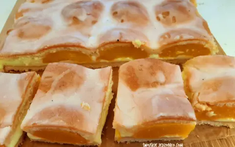 Ciasto z brzoskwiniami Joli: 3 przepisy, które zawsze się udają!