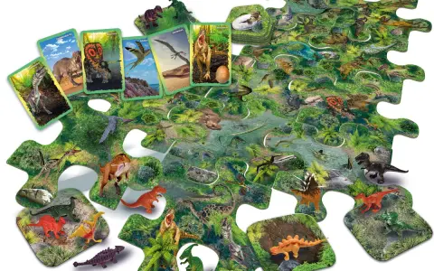 Zestaw do gry o dinozaurach: puzzle z prehistorycznym krajobrazem, figurki i karty z wizerunkami gadów.