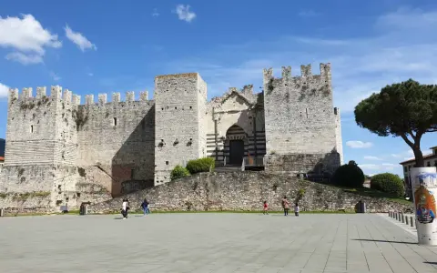 Il Castello dell'Imperatore a Prato, un must per chi cerca cosa vedere a Prato in un giorno, con la sua imponente architettura medievale.