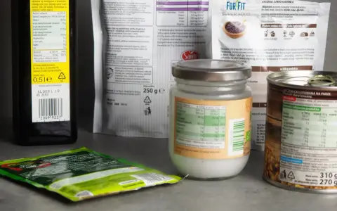 Catering „Wiesz co jesz”: Jak wybrać dietę z czystą etykietą?