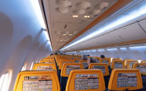 Ile jest miejsc w samolocie Ryanair? Zaskakujące fakty o pojemności