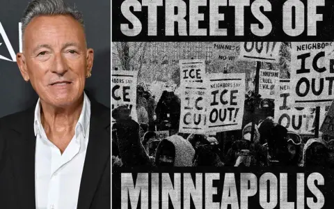 Bruce Springsteen påminner om "Streets of Minneapolis" i sin senaste låt. Bilden visar en protest med skyltar som ropar "ICE OUT!".