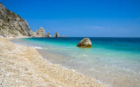Marche: Guida alle Migliori Spiagge 2025 per Ogni Vacanza