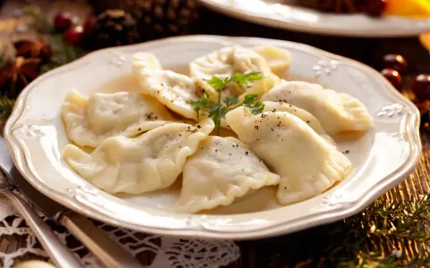 Mrożenie farszu na pierogi ruskie: czy można? Sprawdź!