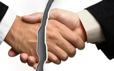Odstąpienie od umowy: Czy sprzedawca zwróci Ci całą kwotę za przesyłkę?