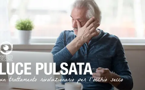 Uomo anziano si strofina gli occhi, forse a causa di effetti collaterali luce pulsata occhi. La luce pulsata è un trattamento rivoluzionario per l'occhio secco.