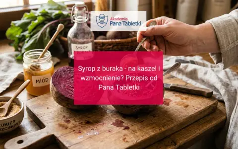 Jak zrobić syrop z buraka na kaszel i wzmocnienie? Na drewnianej desce leżą buraki, miód i cukier. Przepis od Pana Tabletki.