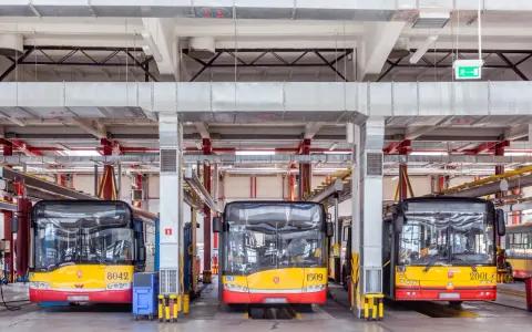 Skąd odjeżdża Halobus w Warszawie? Pewny start z Centrum 02!