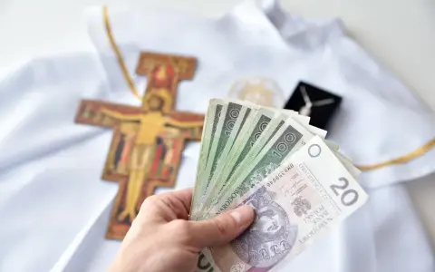 Ile dać na komunie jako gość, aby nie popełnić błędu?