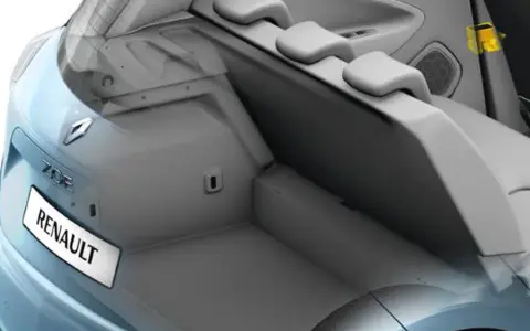 Maletero del Renault Zoe, listo para cargar tus compras o equipaje.