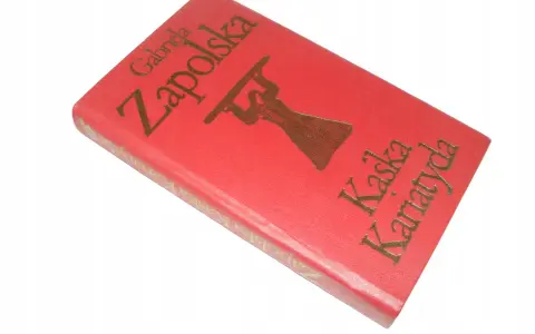 Czerwona okładka książki "Kaśka Kariatyda" Gabrieli Zapolskiej z brązowym symbolem.