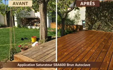 Avant/Après : un bois autoclave vieilli transformé par un saturateur brun. L'entretien redonne vie à la terrasse.