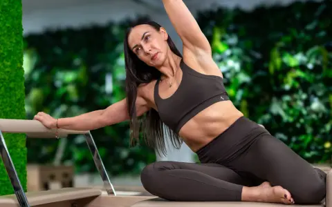 Pilates: co to jest? Poznaj zasady, efekty i zacznij ćwiczyć!
