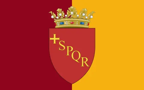 Bandiera di Roma: divisa in due parti, rossa e gialla, con uno scudo rosso che riporta la croce e le lettere SPQR, sormontato da una corona dorata.