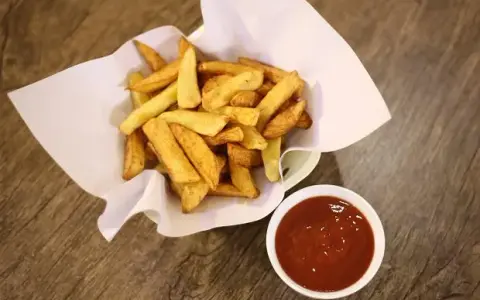 Jak zrobić frytki belgijskie? Sekret chrupkości i smaku mistrzów!