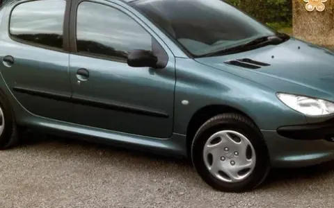 Peugeot 206 1.4 HDi: Pojemność baku, spalanie i zasięg - wszystko co musisz wiedzieć