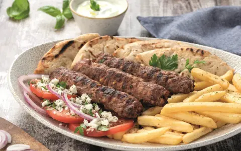 Jak się pisze kebab? Odkryj poprawną pisownię i użycie w polskim