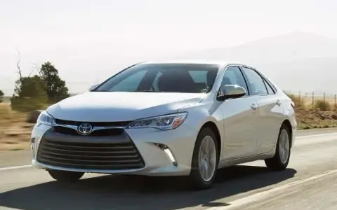 Ile pali Toyota Camry Hybrid? Sprawdź realne zużycie paliwa