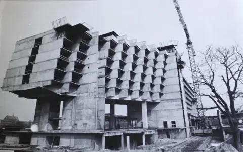Tajemnica Hotelu Forum Kraków: Dlaczego zamknięto ikonę PRL-u?