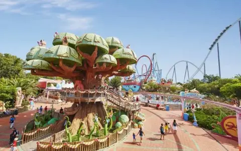 Horarios de las atracciones en PortAventura que no te puedes perder