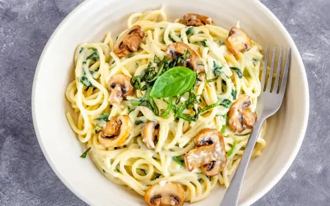 Szybkie spaghetti z gotowym sosem – łatwy przepis na obiad w 15 minut