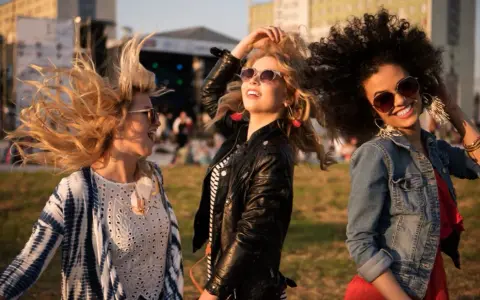 Co ubrać na koncert pop, aby czuć się komfortowo i stylowo?