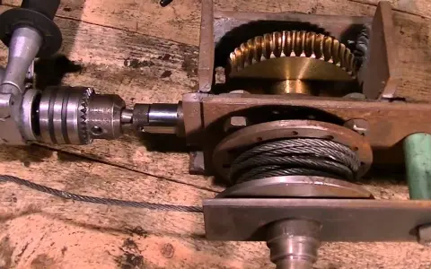 Jak zbudować wyciągarkę do ciągnika? Kompletny poradnik DIY!