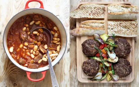 Vildsvinsgryta med bönor i röd sås och grillade biffar med grönsaker och bröd. Ett härligt recept vildsvin för middagen.